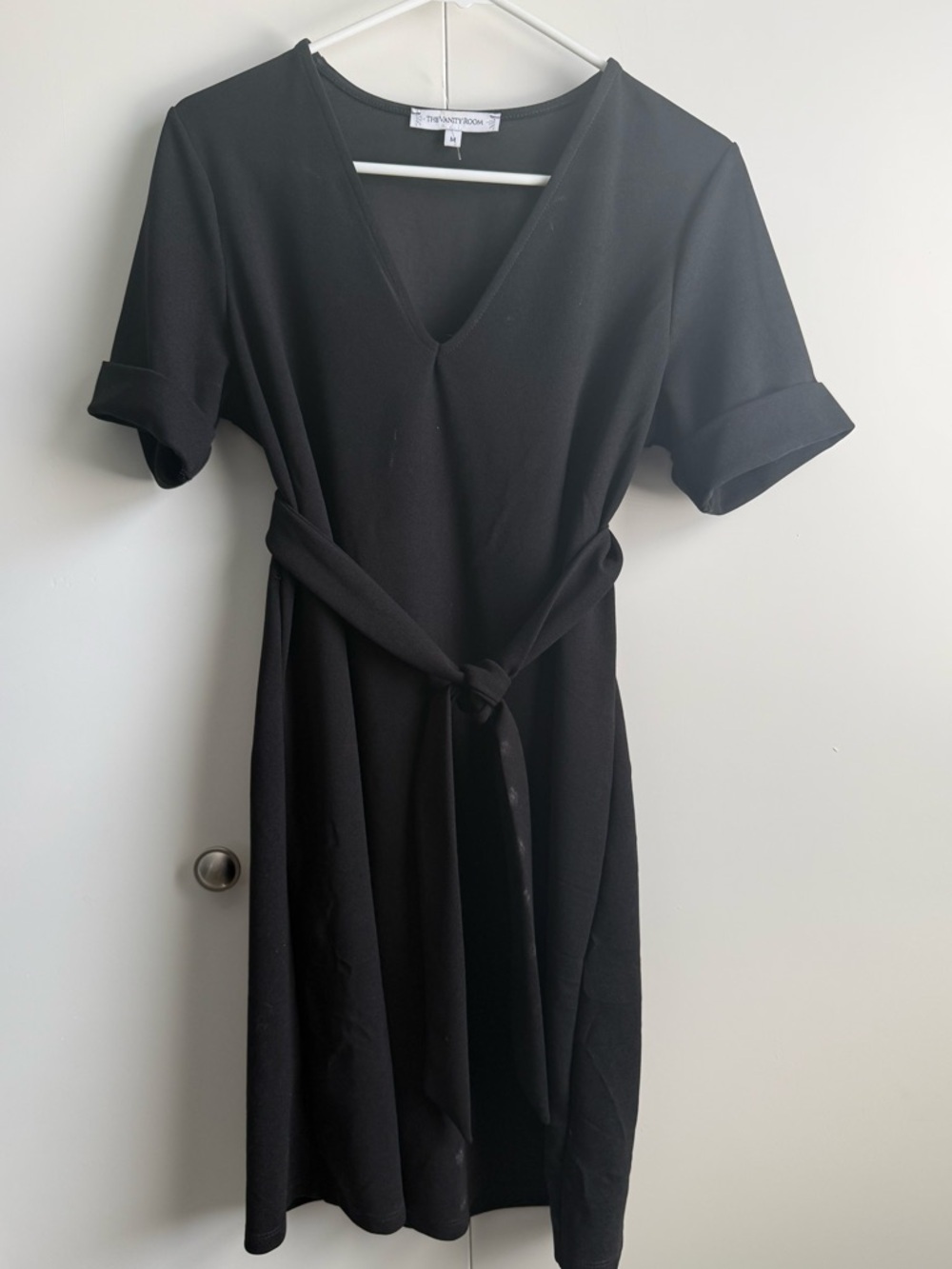 Women’s Easy Black V-Neck Tie-Waist Dress